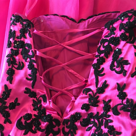 Appliqué Hot Pink Mermaid Gown, Sz 4 - Picture 12 of 16